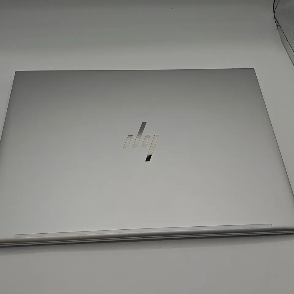 HP ELITEBOOK 840 G110 INTEL EVO 5 LAPTOP IN SILVER WITH HP LAPTOP BAG