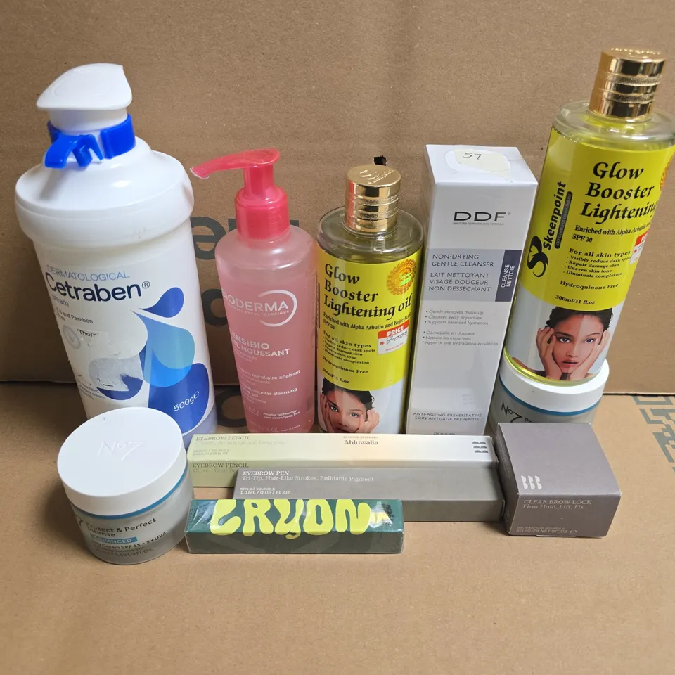 APPROXIMATELY 15 ASSORTED HEALTH & BEAUTY PRODUCTS TO INCLUDE OILS, DDF AND MADE BY MITCHELL