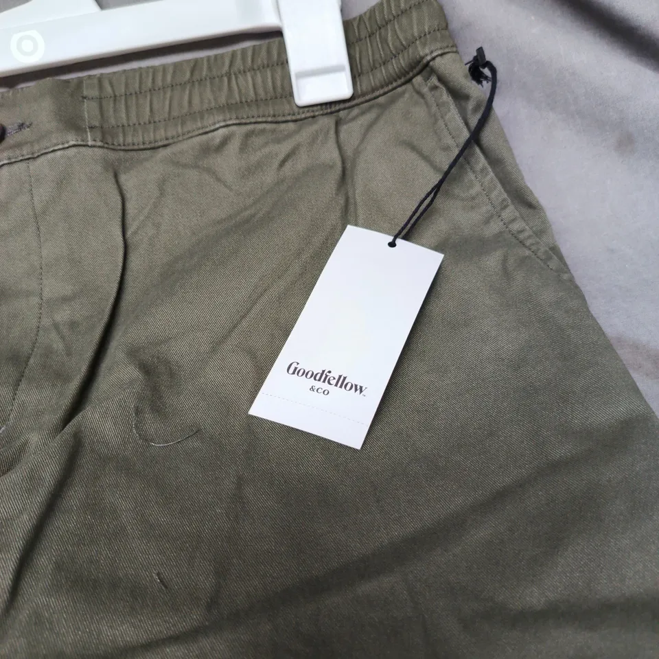 2 X GOODFELLOW AND CO GREEN EVERYDAY PANT LARGE WITH TAGS