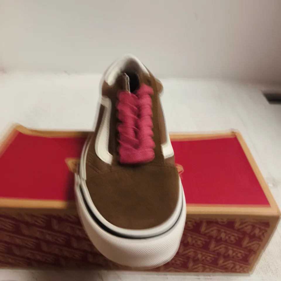 BOXED PAIR OF VANS BROWN SHOES - SIZE 5.5