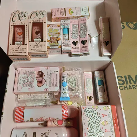 LOT OF APPROXIMATELY 19 ASSORTED PLOUISE COSMETIC ITEMS TO INCLUDE LIQUID BRONZER, BODY SCRUB AND LINER DUO