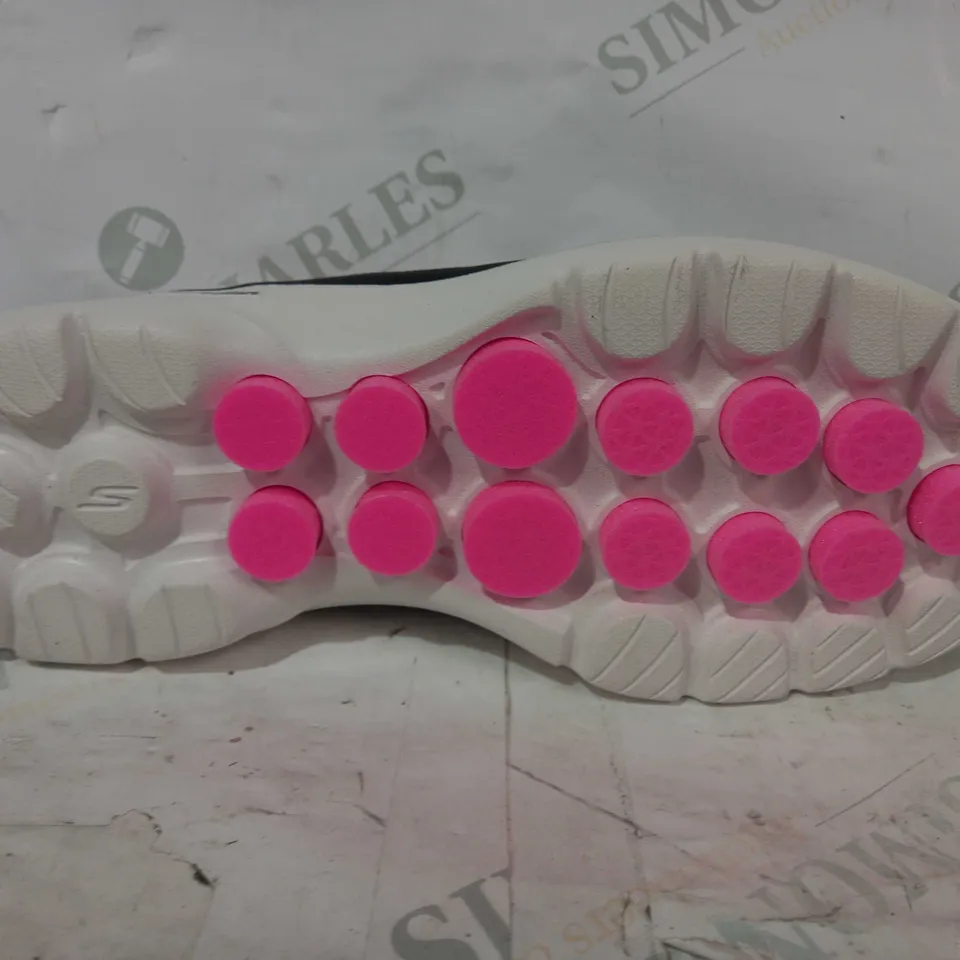 PAIR OF BOXED SKECHERS GO WALK 6 SHOES IN BLACK & PINK, UK SIZE 5.5
