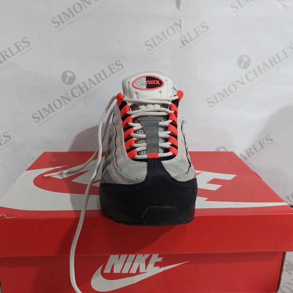 NIKE AIR MAX 95' IN BLACK & WHITE - 7.5