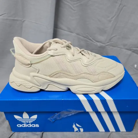 BOXED ADIDAS OZWEEGO TRAINERS β BEIGE/CREAM, UK 7 (US 7.5)