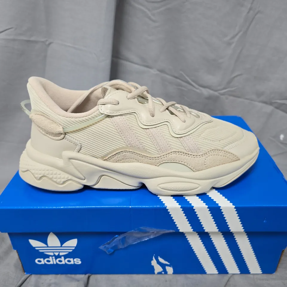 BOXED ADIDAS OZWEEGO TRAINERS – BEIGE/CREAM, UK 7 (US 7.5)