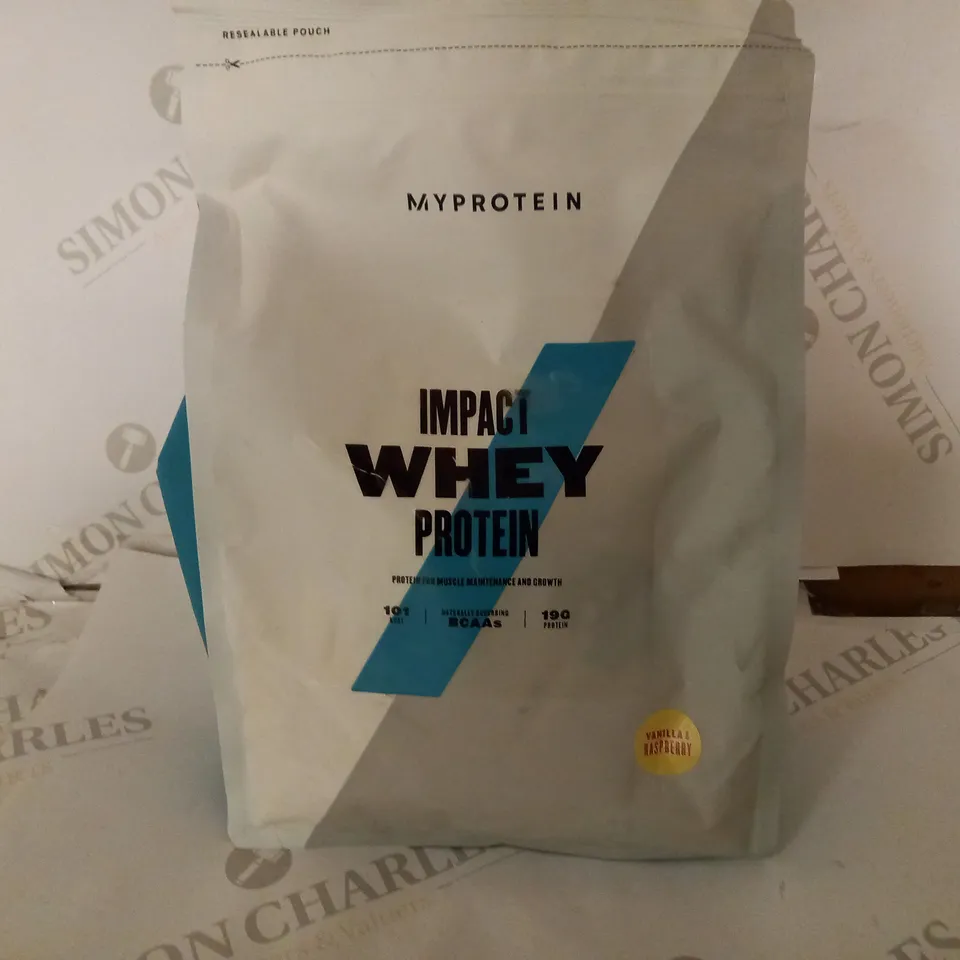 MYPROTEIN IMPACT WHEY ISOLATE - VANILLA & RASPBERRY - 1kg