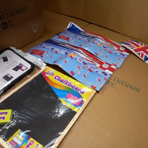 LOT OF APPROX 13 ASSORTED HOUSEHOLD/CRAFT ITEMS TO INCLUDE: CEILING DECORATIONS, CANVAS, ARTIFICIAL FLOWERS