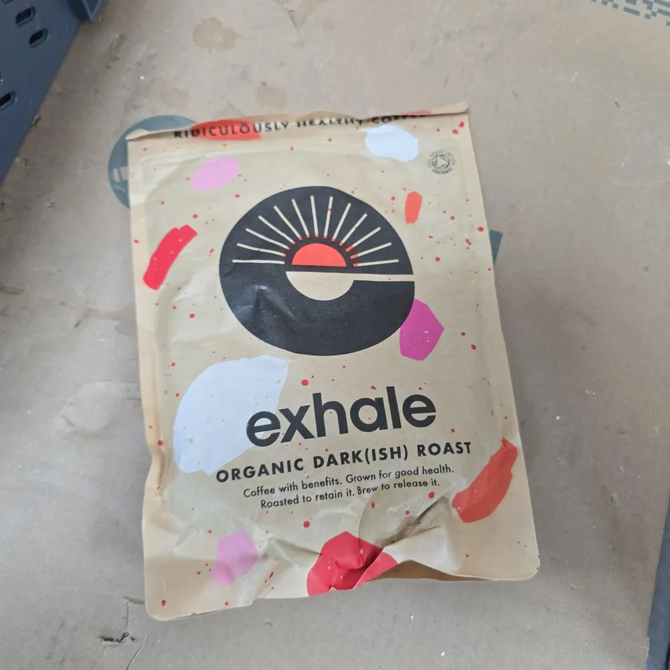 TOTE OF APPROXIMATELY 10 ASSORTED FOOD AND DRINK ITEMS TO INCLUDE: EXHALE ORGANIC COFFEE