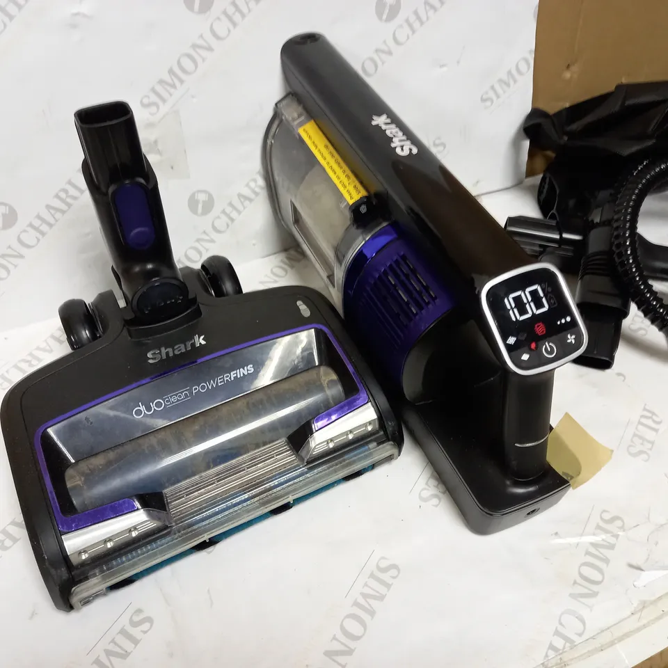 SHARK CORDLESS STICK VACUUM IZ390UKTQ