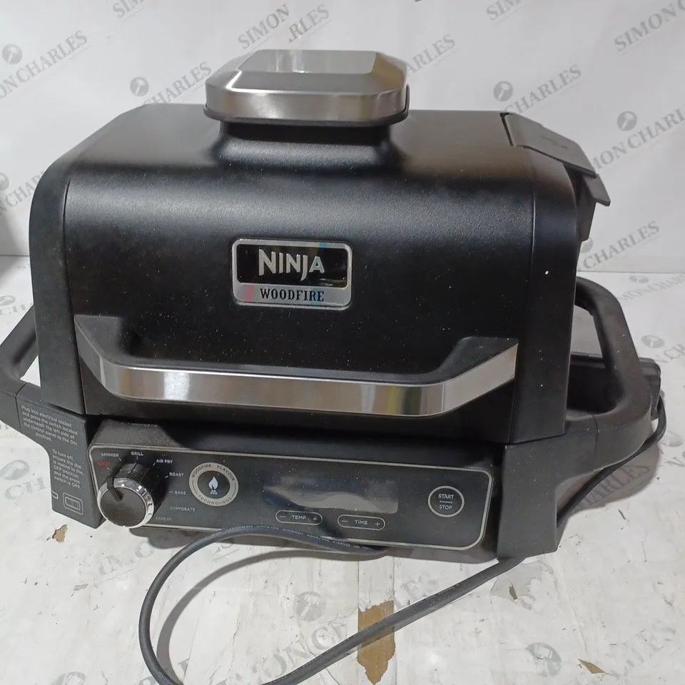 BOXED NINJA WOODFIRE ELECTRIC BBQ GRILL & SMOKER OG701UKQ
