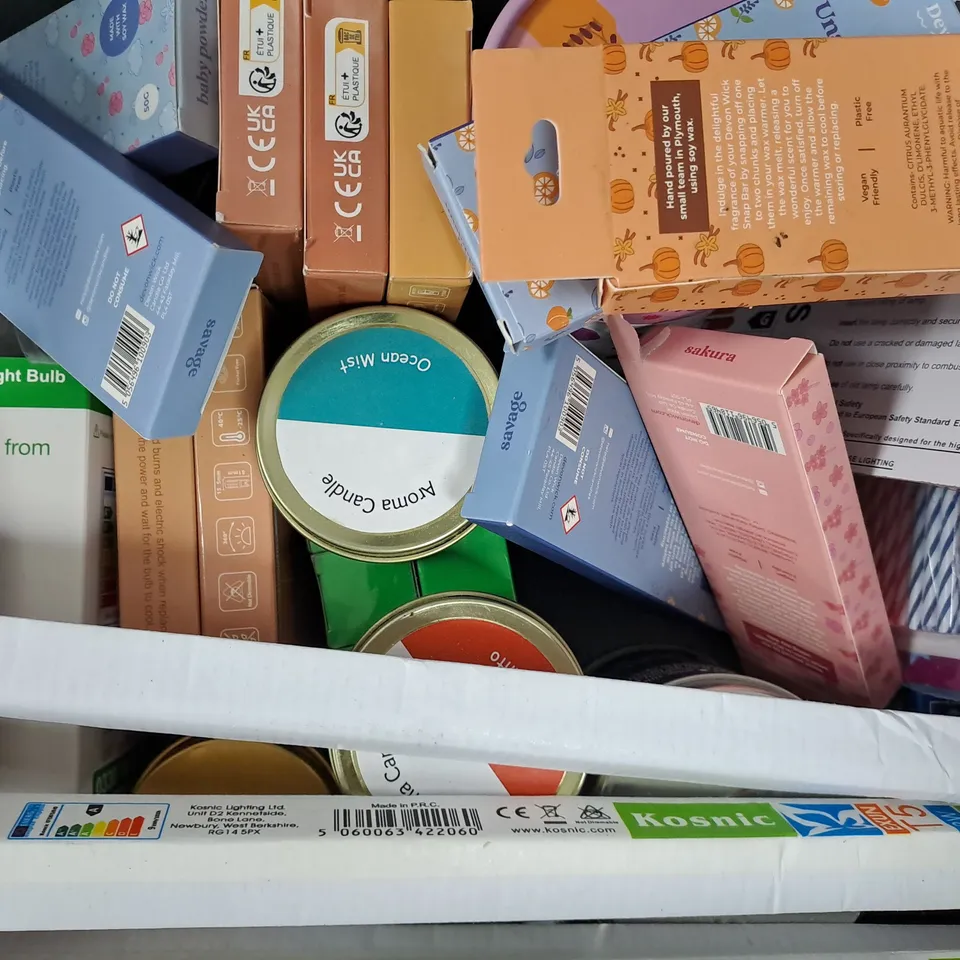 APPROXIMATELY 10 ASSORTED HOUSEHOLD ITEMS TO INCLUDE SCENTED WAX MELT, HAPPY BIRTHDAY CANDLES, ETC