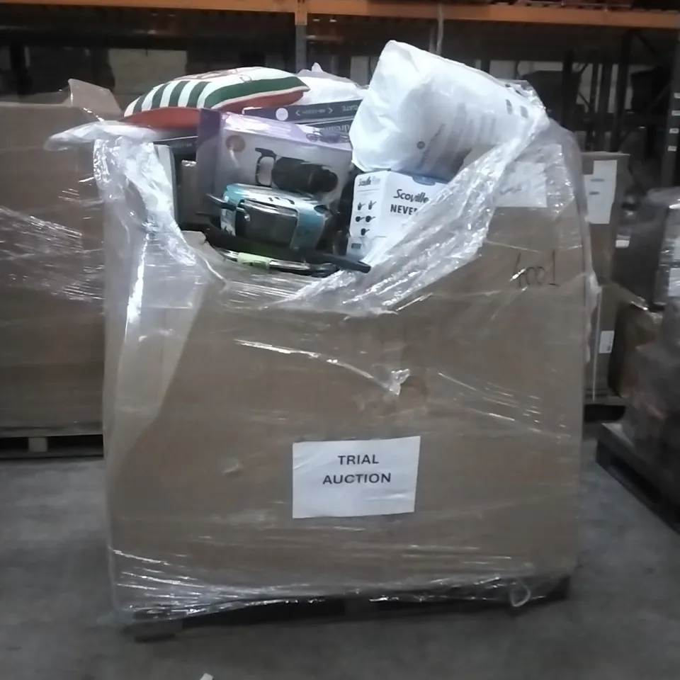 PALLET TO CONTAIN HOUSEHOLD GOODS INCLUDING; SCOVILKE NOT STICK PAN SET, OVER THE DOOR STORAGE, CHOPPING BOARDS, ADJUSTABLE GATE, KING SIZE DUVET