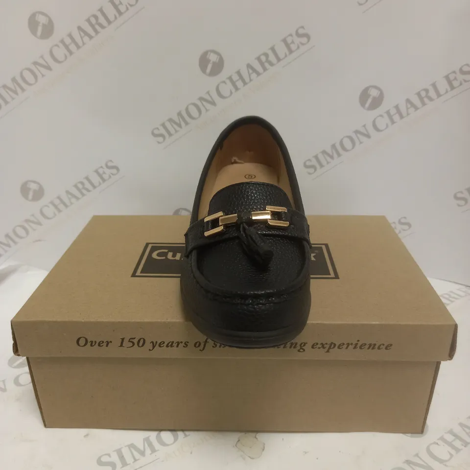 BOXED PAIR OF CUSHION WALK LOAFERS IN BLACK - 5