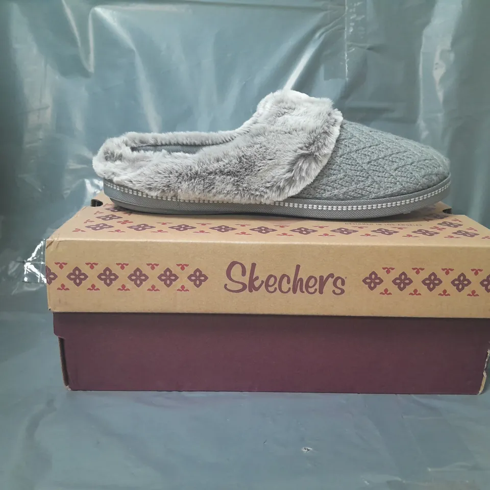 SKECHERS OPEN BACK FAUX FUR LINED SLIPPERS SIZE 5.5