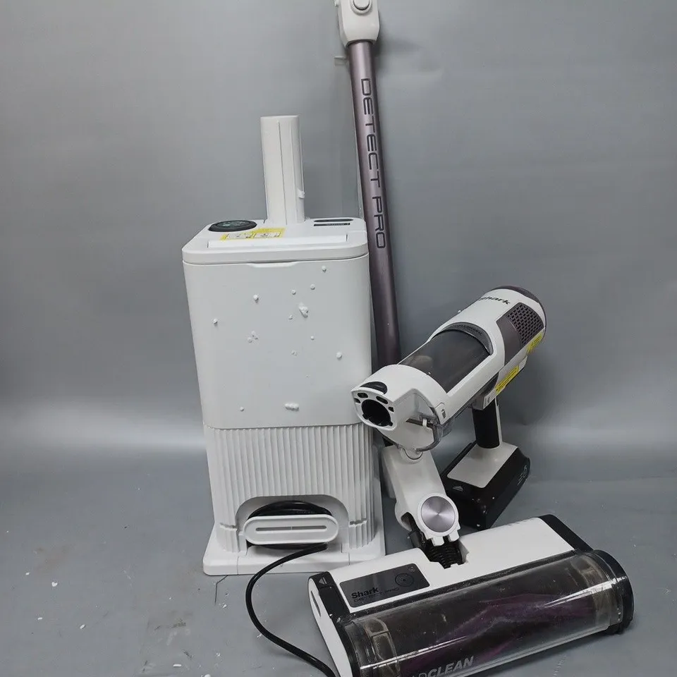 SHARK CORDLESS DETECT PRO VACUUM CLEANER / COLLECTION ONLY