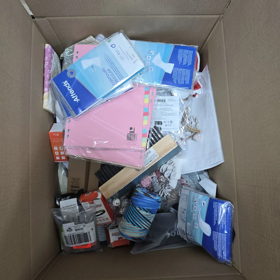 BOX OF APPROXIMATELY 20 ASSORTED ITEMS TO INCLUDE: DOORBELL AND DONKEY GLOVES