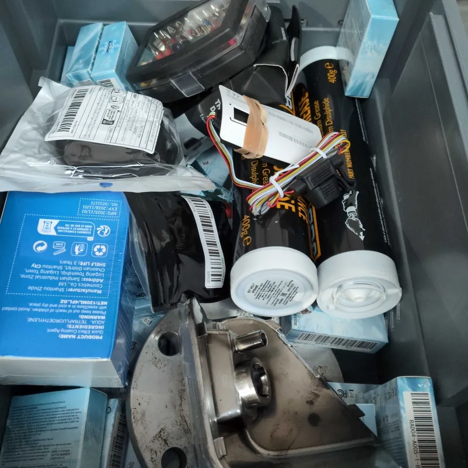 BOX OF ASSORTED ITEMS TO INCLUDE - TOOLS - SNOW REMOVER -