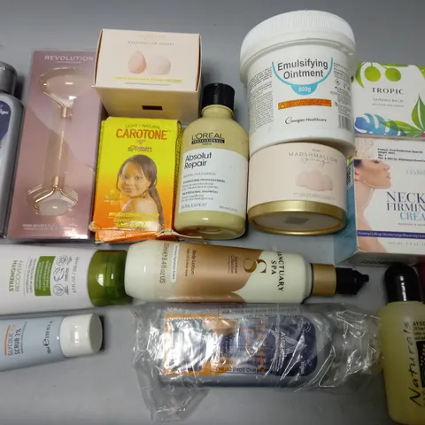 LOT OF APPROXIMATELY 25 ASSORTED HEALTH AND BEAUTY ITEMS TO INCLUDE REVOLUTION FACIAL ROLLER, EMULSIFYING OINTMENT, BIOLACE CONDITIONING CREAM AND NECK FIRMING CREAM