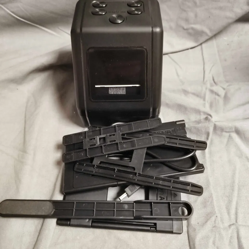 FILM SCANNER – PORTABLE BLACK USB FILM/SLIDE SCANNER