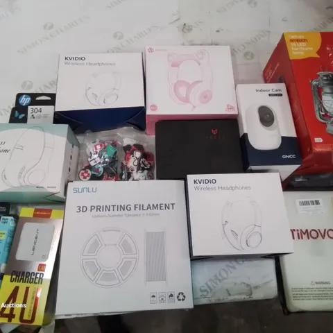 BOX CONTAINING LARGE AMOUNT OF MIXED BOXED ELECTRICAL ITEMS PHONE ACCESSORIES LIGHTING ETC.