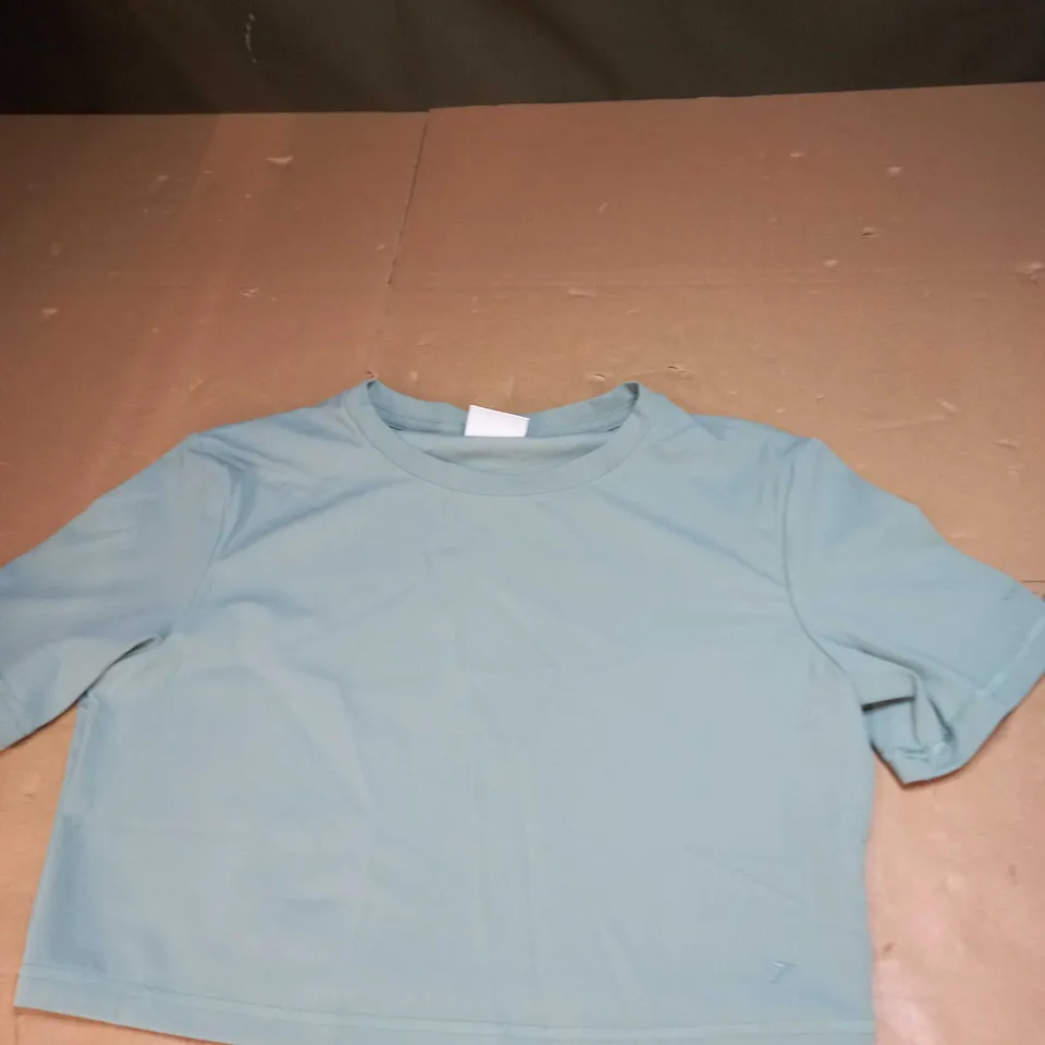 GYMSHARK WORKOUT SHIRT SIZE M