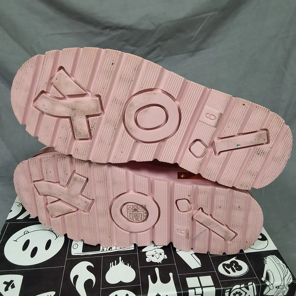 BOXED PAIR OF KOI ROSE GOLD BORIN HARDWARE PLATFORM BOOTS IN PINK/ROSE GOLD SIZE UK 6