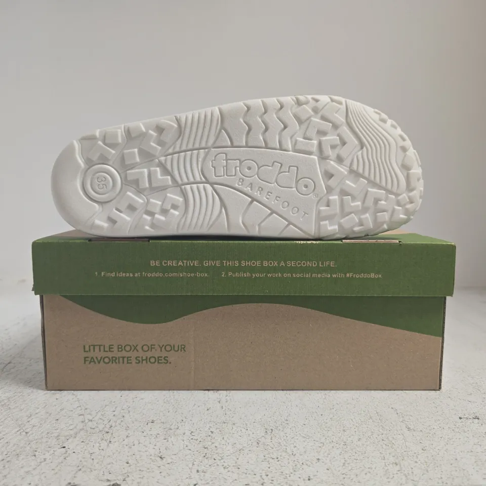 BOXED PAIR OF FRODDO BAREFOOT BAZE TRAINERS IN WHITE SIZE EU 35