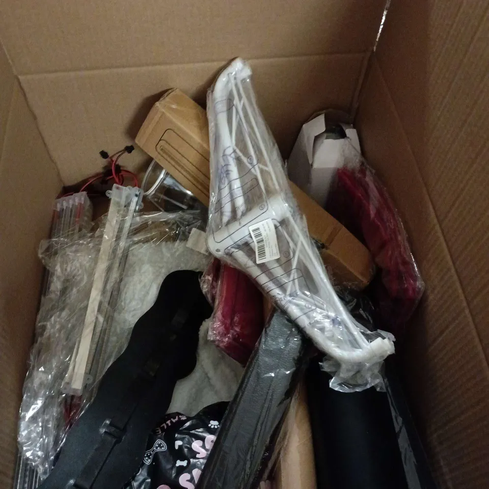 BOX OF APPROXIMATELY 20 ASSORTED HOUSEHOLD ITEMS TO INCLUDE WRAPPING PAPER, CHRISTMAS HAND TOWEL, BENCH COVER, FOOD CHOPPER ETC