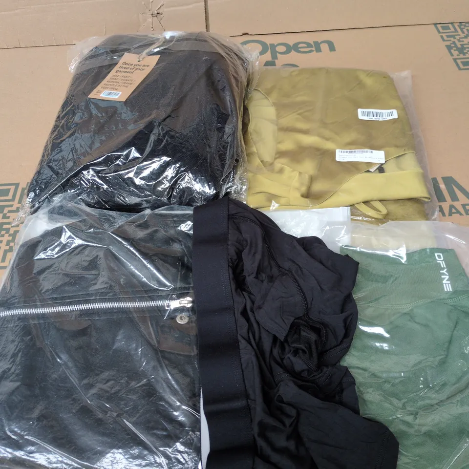 APPROXIMATELY 30 ASSORTED CLOTHING ITEMS IN VARIOUS SIZES, STYLES & COLOURS TO INCLUDE BRANDS SUCH AS DEBENHAMS, DFYNE, POPPRI, ETC - COLLECTION ONLY