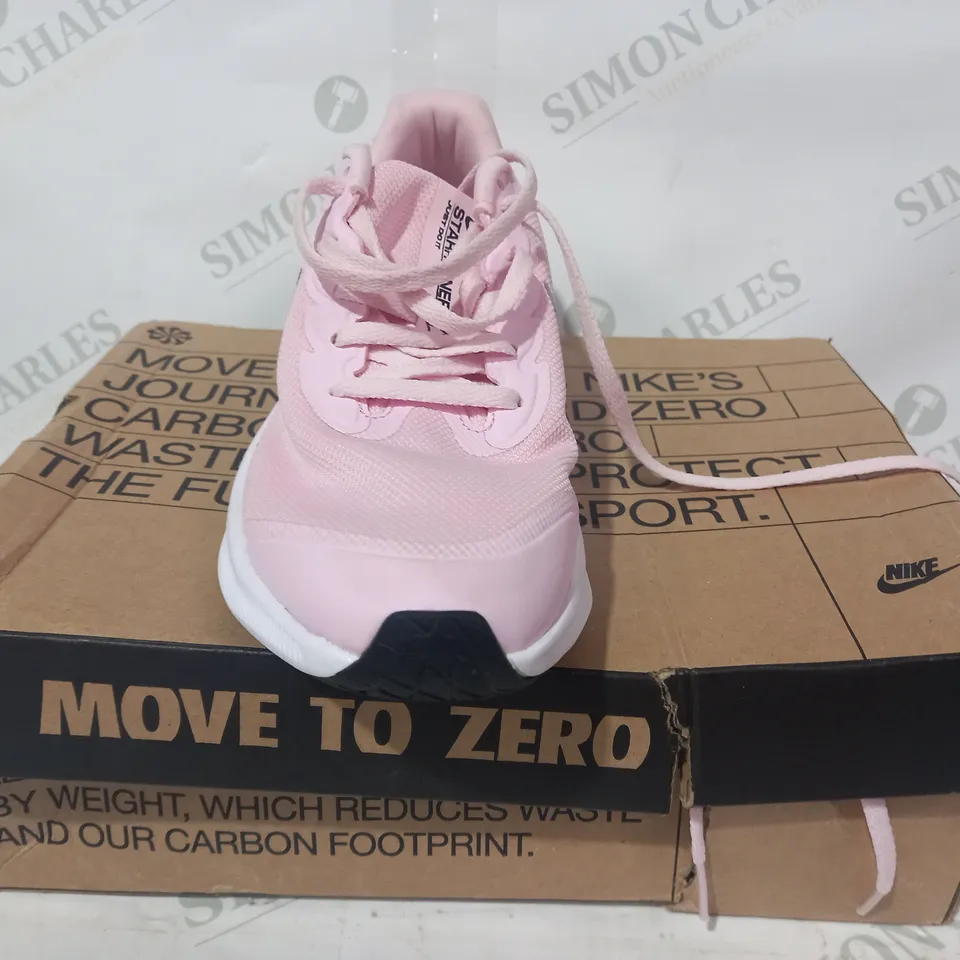 BOXED PAIR OF NIKE STAR RUNNER TRAINERS IN PINK/BLACK UK SIZE 5