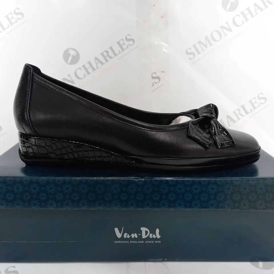 BOXED VAN-DAL BARBADOS II SHOE IN BLACK - UK 4 1/2