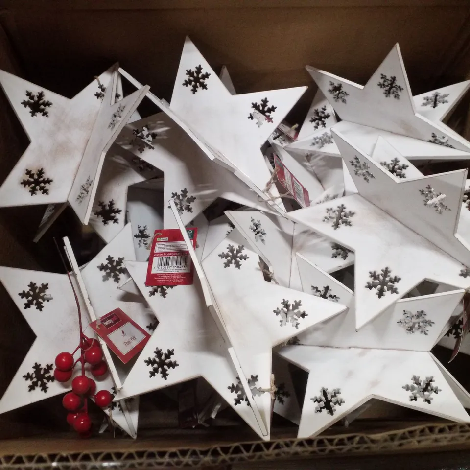 PALLET CONTAINING ASSORTED CHRISTMAS  DECORATIONS INCLUDING LARGE CERAMIC LED LANTERNS, PILLAR CANDLES, 3D WOODEN STARS, SILICONE MOULDS, WIRE EDGE RIBBON & MACHE DECORATIONS