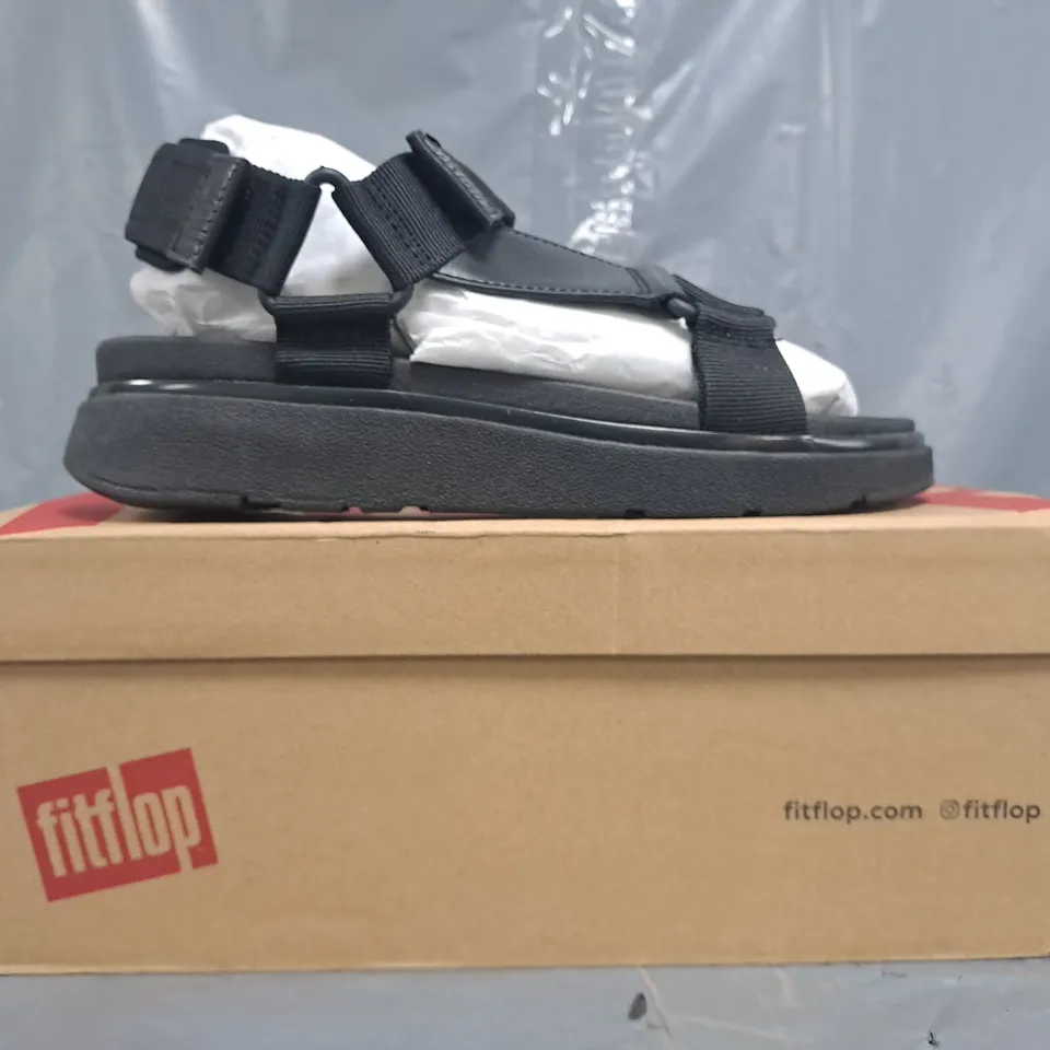 BOXED PAIR OF FITFLOP OPEN TOE SANDALS IN BLACK SIZE UK 5