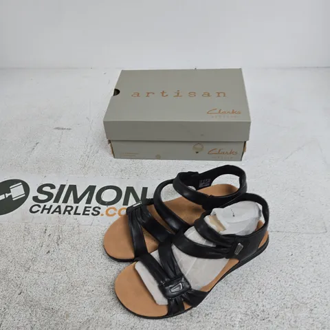CLARKS ARTISAN KITLY AVE BLACK LEATHER SANDALS – UK 6 (D)
