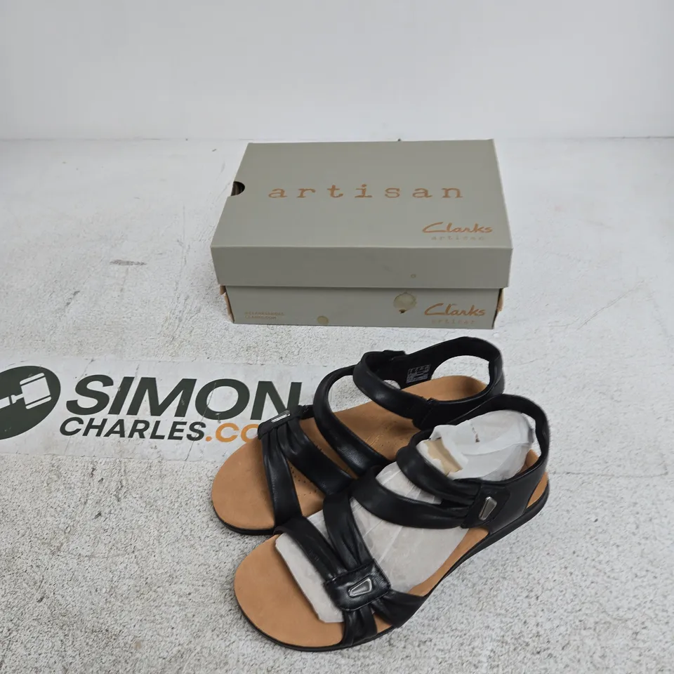 CLARKS ARTISAN KITLY AVE BLACK LEATHER SANDALS – UK 6 (D)
