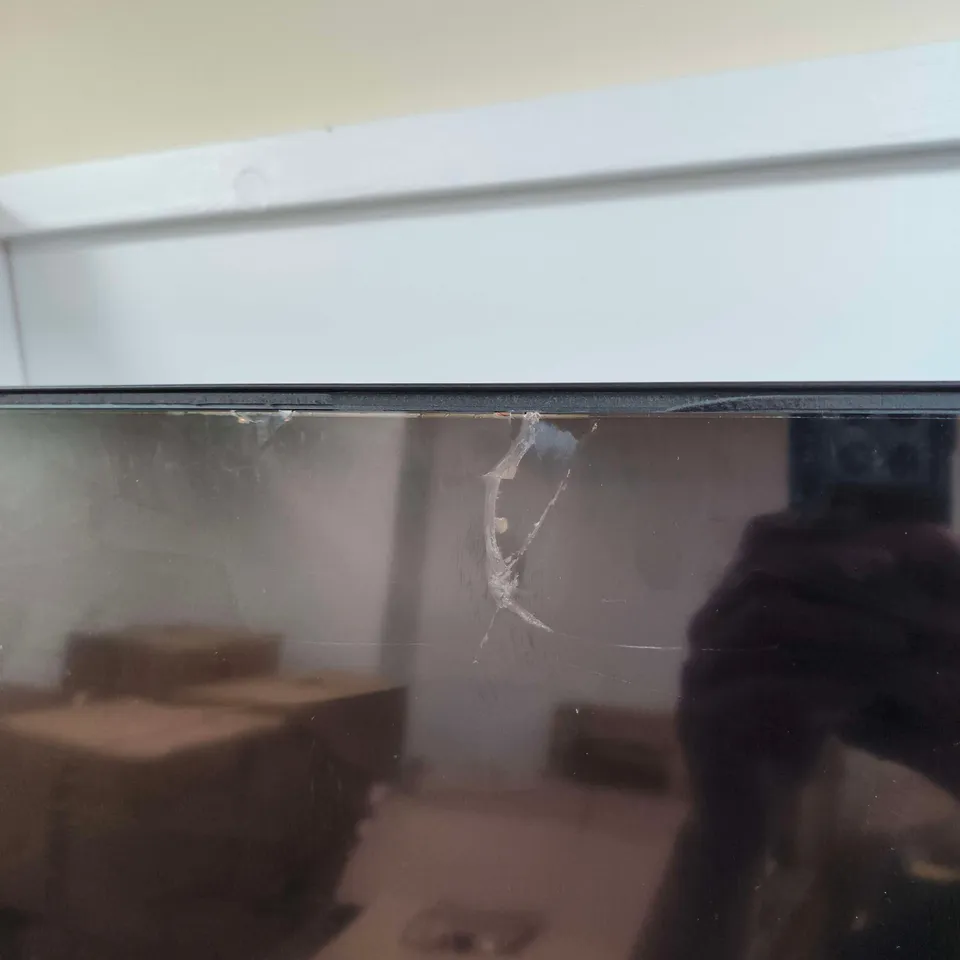 SAMSUNG LED TV – 55-INCH CLASS, DAMAGED SCREEN NOT TESTED