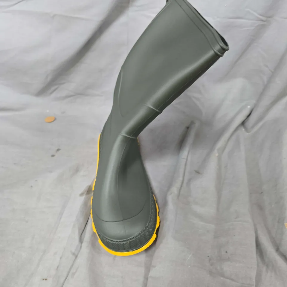 UNBOXED PAIR OF MOUNTAIN WAREHOUSE PLAIN KIDS WELLIES KHAKI - UK 3