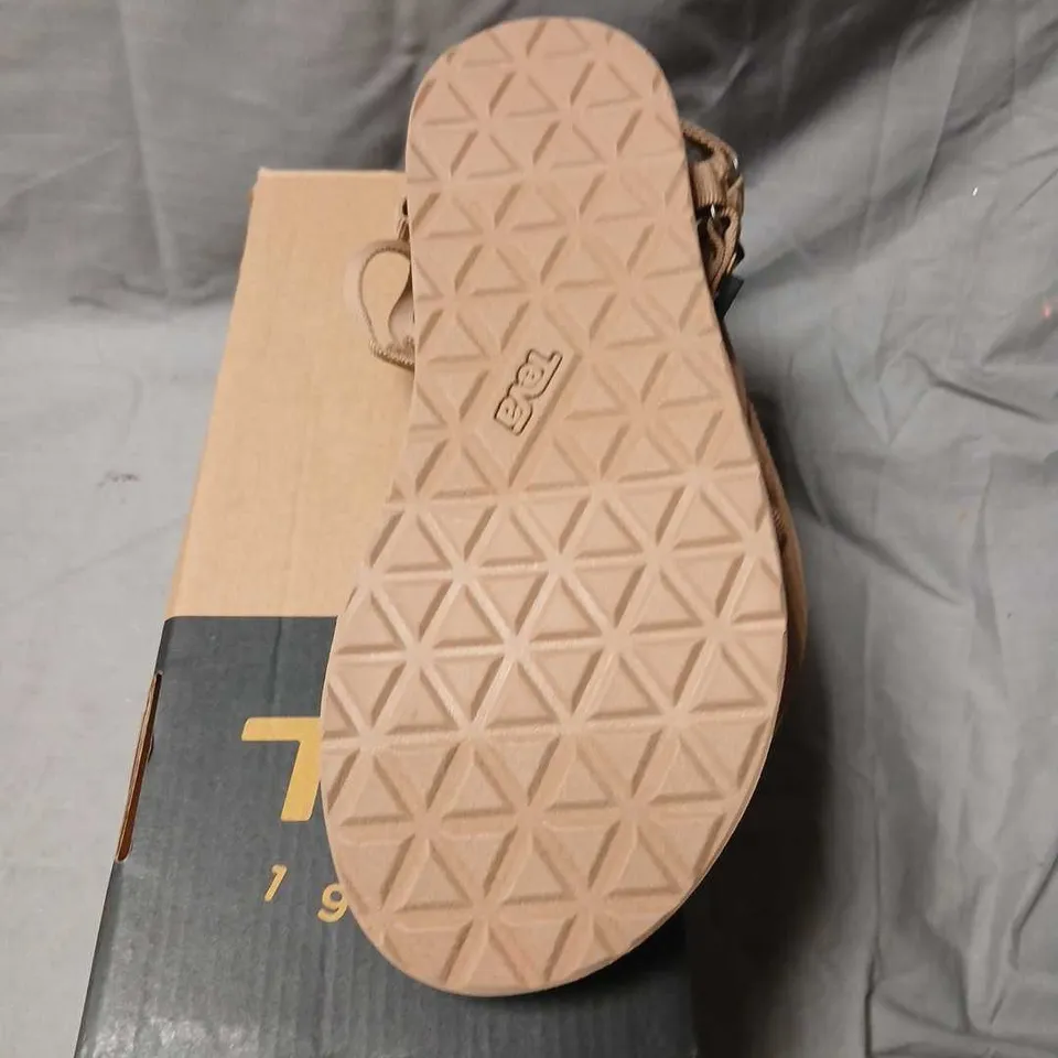 TEVA WOMEN'S ORIGINAL UNIVERSAL SLIM SANDALS – BEIGE (US 7 / UK 5 / EU 38)