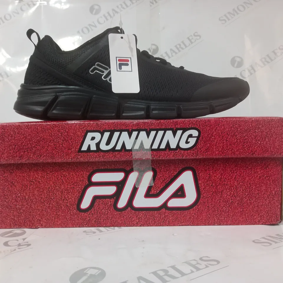 BOXED PAIR OF FILA FLASH ATTACK TRAINERS IN BLACK UK SIZE 7