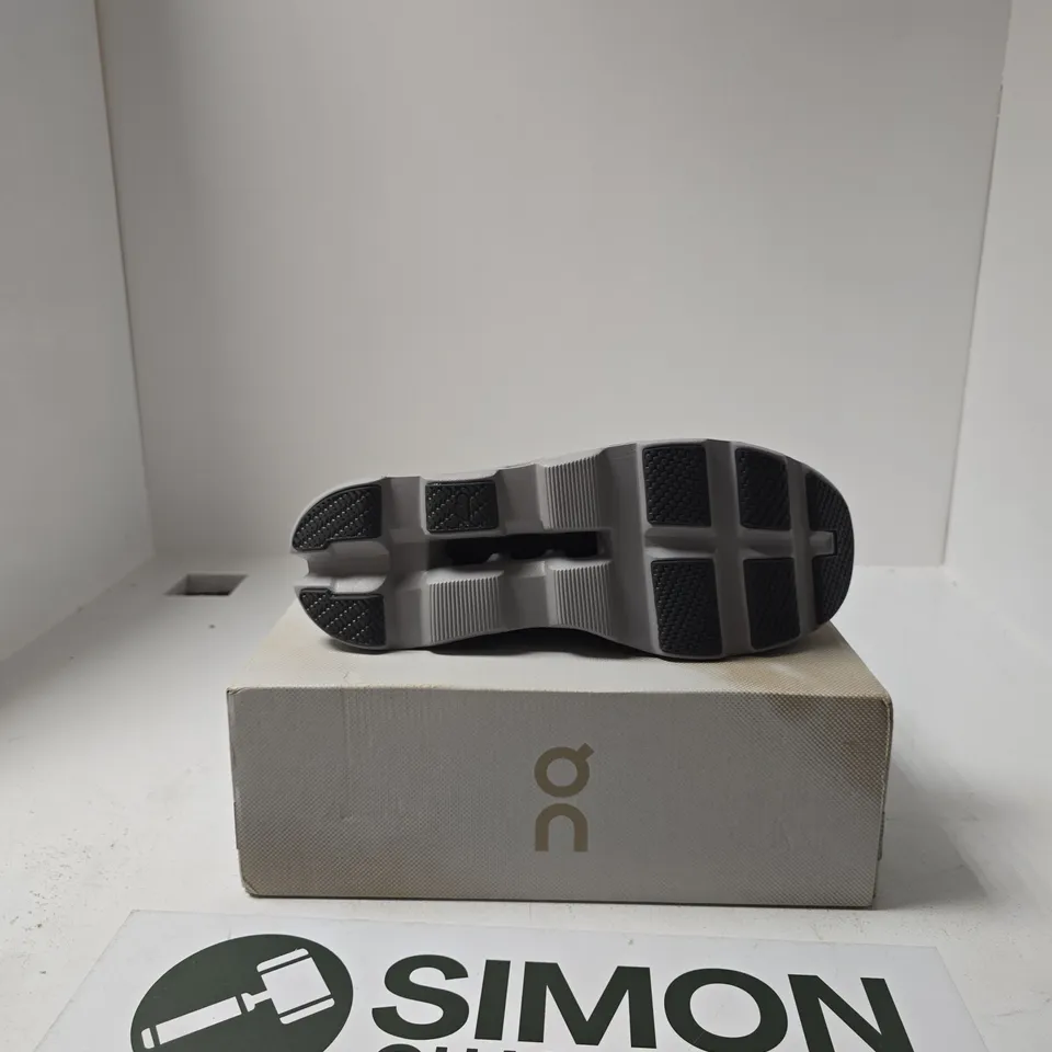 BOXED PAIR OF ON CLOUD CLOUDMASTER TRAINERS SIZE UK 10.5