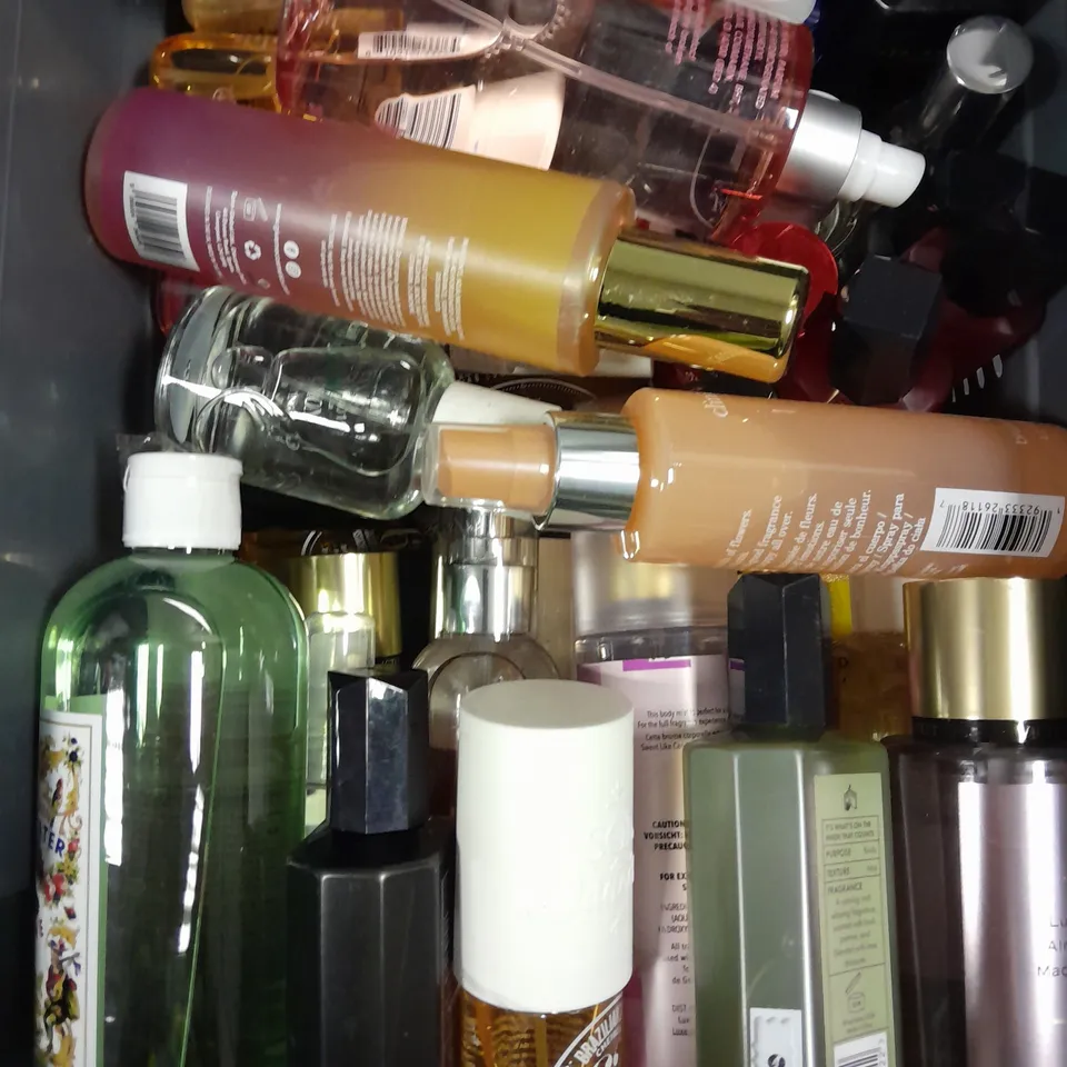 APPROXIMATELY 25 ASSORTED BODY SPRAY/MIST FRAGRANCES TO INCLUDE GIVE ME, TED BAKER, VICTORIA'S SECRET ETC 