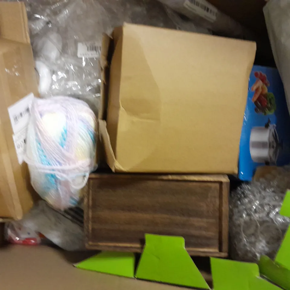 BOX OF APPROXIMATELY 8 ASSORTED ITEMS TO INCLUDE -  CLING FILM , BLACK SOLAR , BLACKSPUR WIRE BRUSH ETC