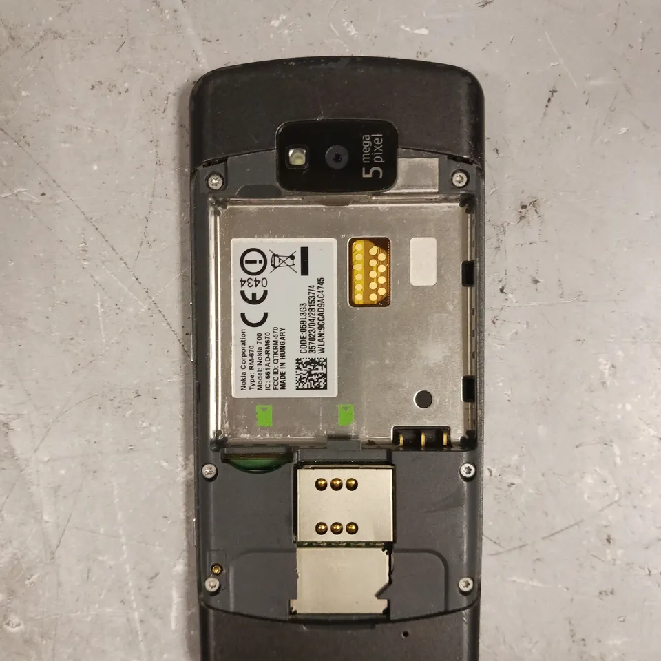 NOKIA 700 SERIES MOBILE PHONE 
