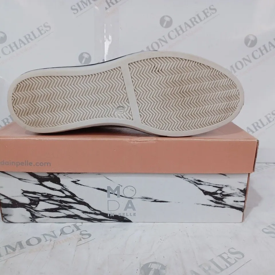 BOXED MODA IN PELLE LEATHER TRAINERS, WHITE SILVER - SIZE 7