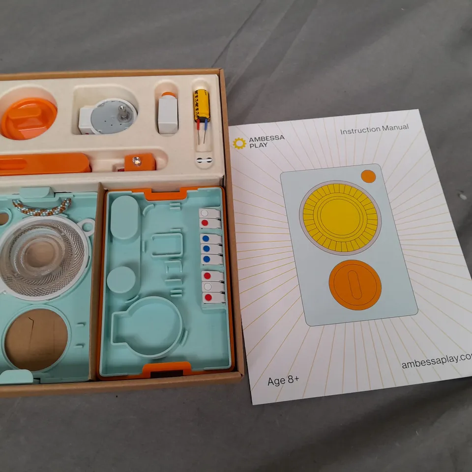 BOXED AMBESSA PLAY BUILD A DIY FLASHLIGHT