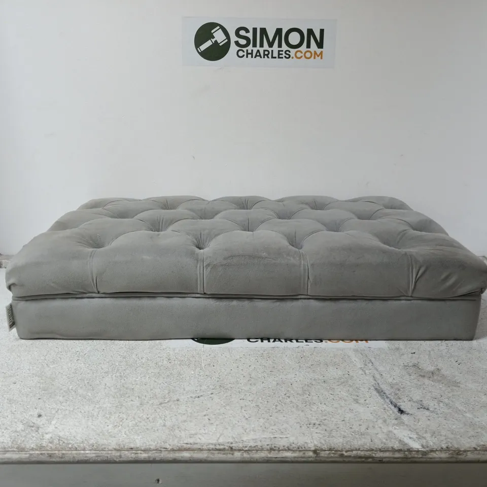 LIVING AND HOME VINTAGE BUTTON-TUFTED RECTANGULAR VELVET FOOTSTOOL