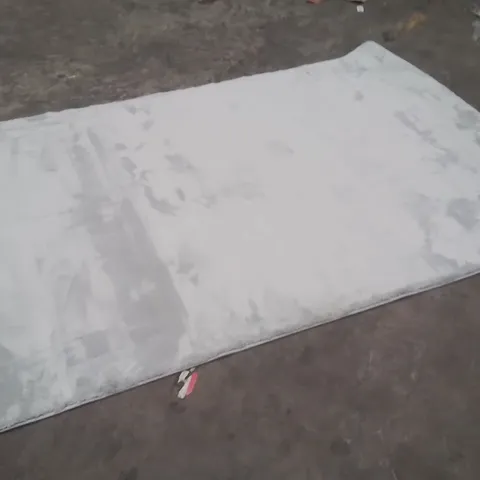 QUALITY DESIGNER AREA RUG - APPROXIMATELY 190X140CM
