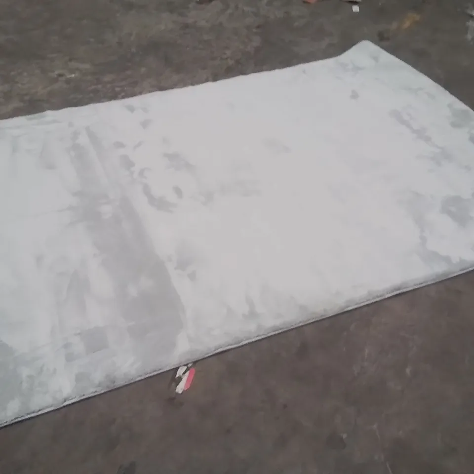 QUALITY DESIGNER AREA RUG - APPROXIMATELY 190X140CM