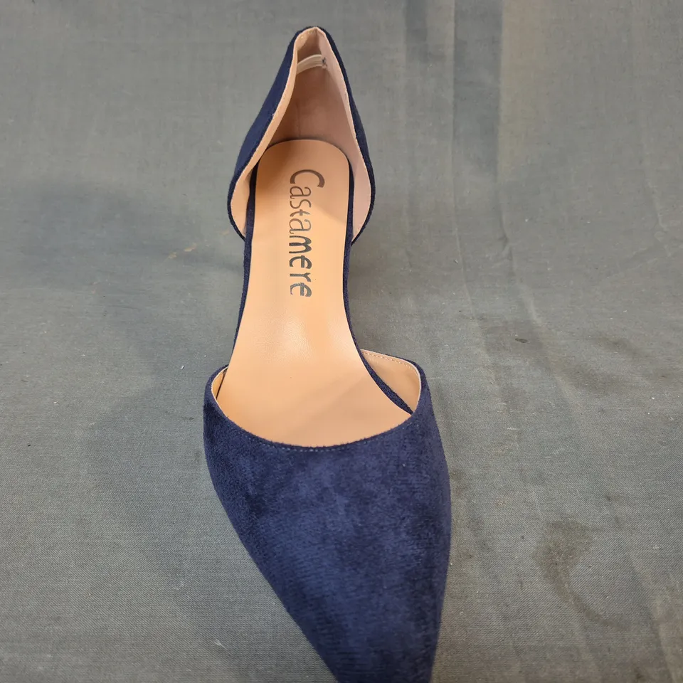 BOXED PAIR OF POINTED TOE HEELED SHOES IN NAVY EU SIZE 42.5