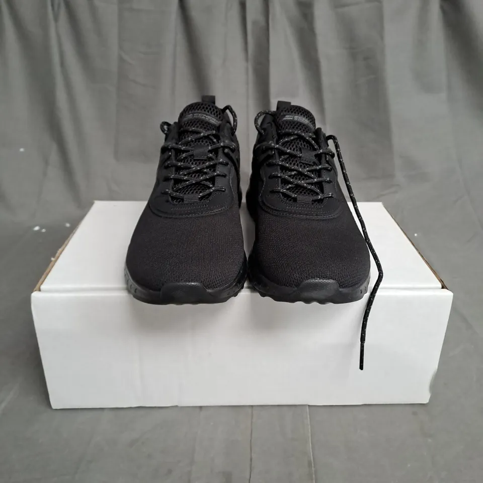 BOXED SKETCHERS BOB SPORT MEMORY FOAM TRAINERS IN BLACK - SIZE 6.5